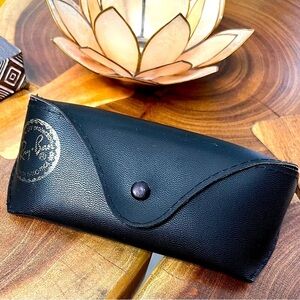 Ray-Ban vintage, black and red aviator sunglass case.